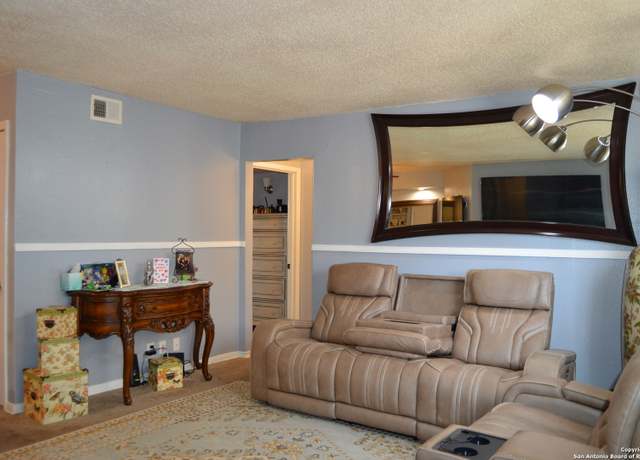 Property at 6611 South Point St Unit 111-C, San Antonio, TX 78229-4746, 1 bed, 1 bath
