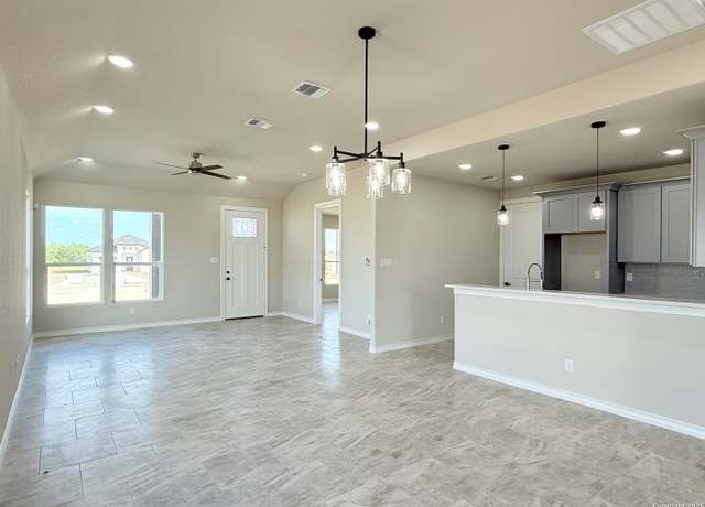 Property at 136 Camino Verde Ct, La Vernia, TX 78121, 3 beds, 2 baths