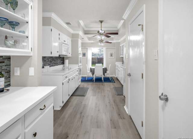 Property at 1819 Babcock #605, San Antonio, TX 78229, 2 beds, 2 baths