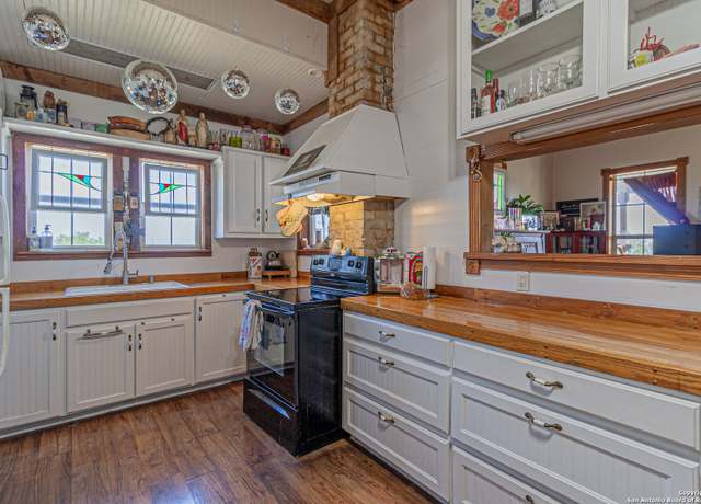 Property at 6432 Fm725, New Braunfels, TX 78130, 4 beds, 2 baths