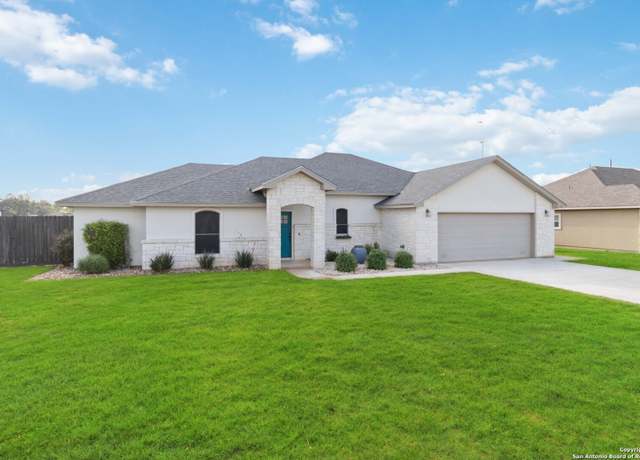 Property at 527 Monte Vis, Pleasanton, TX 78064, 3 beds, 2 baths