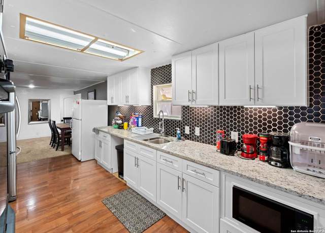 Property at 626 Flintstone Dr, Canyon Lake, TX 78133, 5 beds, 3 baths