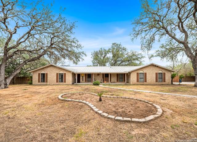 Property at 69 Pulliam, Pleasanton, TX 78064, 3 beds, 2 baths