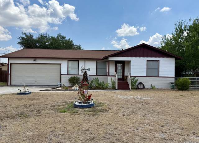 Property at 509 S Davidson, Karnes City, TX 78118, 3 beds, 1 bath