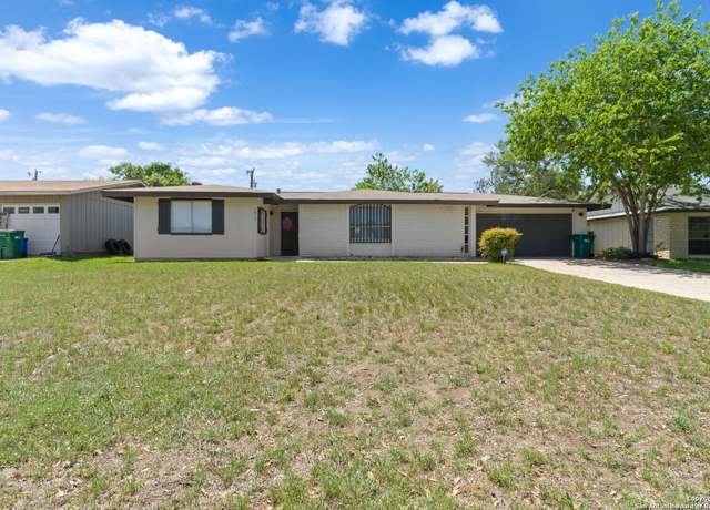 Property at 1013 North Blvd, Universal City, TX 78148, 5 beds, 2 baths