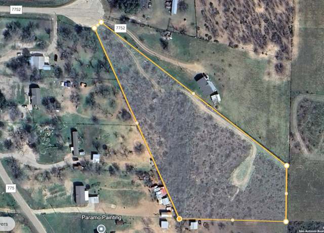 Property at 152 County Road 7752, Devine, TX 78061