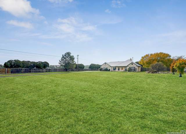 Property at 101 Creekside Ter, Boerne, TX 78006-5631, 3 beds, 2 baths