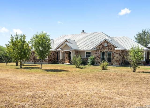 Property at 6710 Leal Rd, Pleasanton, TX 78064-6119, 3 beds, 2.5 baths