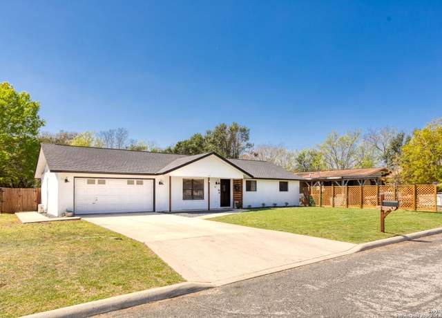 Property at 107 Shadywood, Boerne, TX 78006, 3 beds, 2 baths