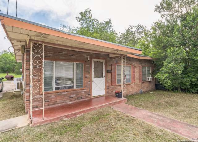 Property at 218 E Shelby, Seguin, TX 78155, 3 beds, 1 bath
