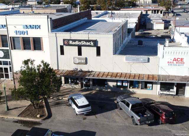 Property at 1110 18th St, Hondo, TX 78861, 2 beds