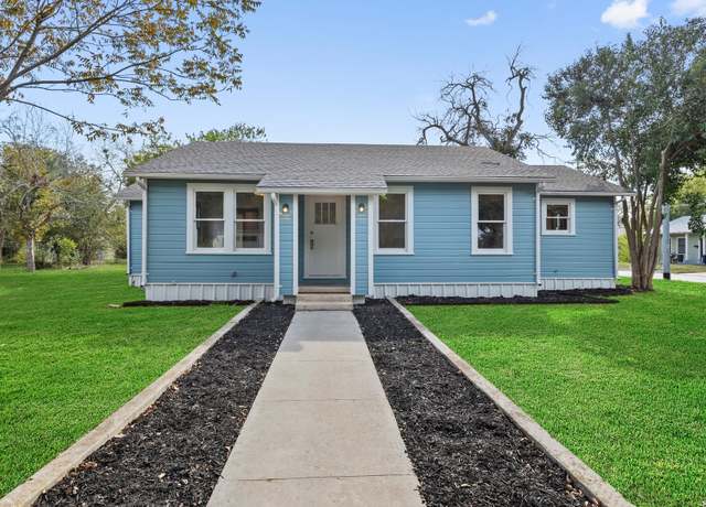 Property at 603 E Cedar St, Seguin, TX 78155-3810, 2 beds, 2 baths