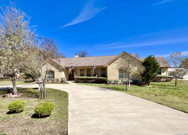 Property at 171 Oak Bnd, Bandera, TX 78003, 3 beds, 2 baths