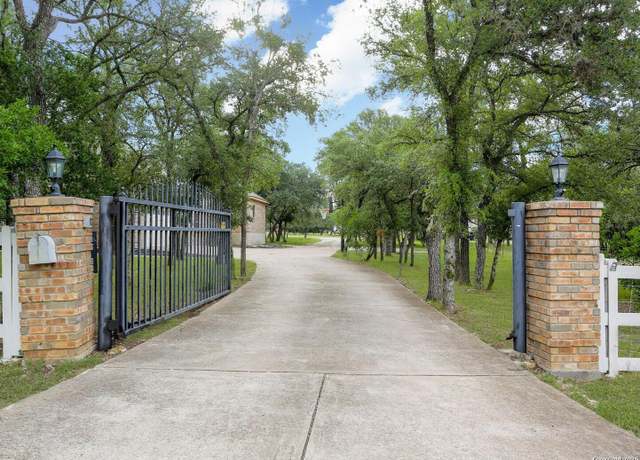 Property at 424 Honey Oaks Ln, San Antonio, TX 78253, 4 beds, 2 baths