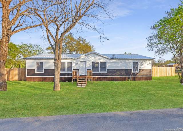 Property at 1416 Trail, Floresville, TX 78114, 4 beds, 2 baths