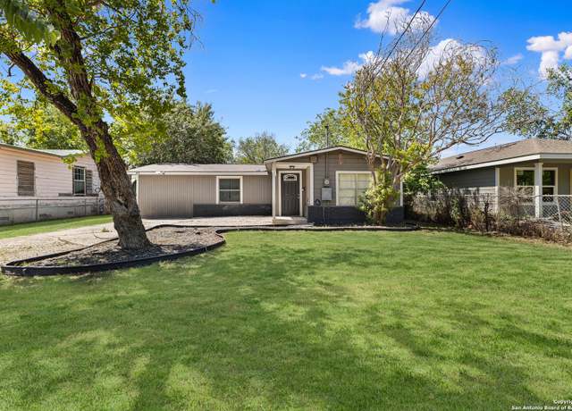 Property at 957 Anderson St, Seguin, TX 78155, 3 beds, 2 baths