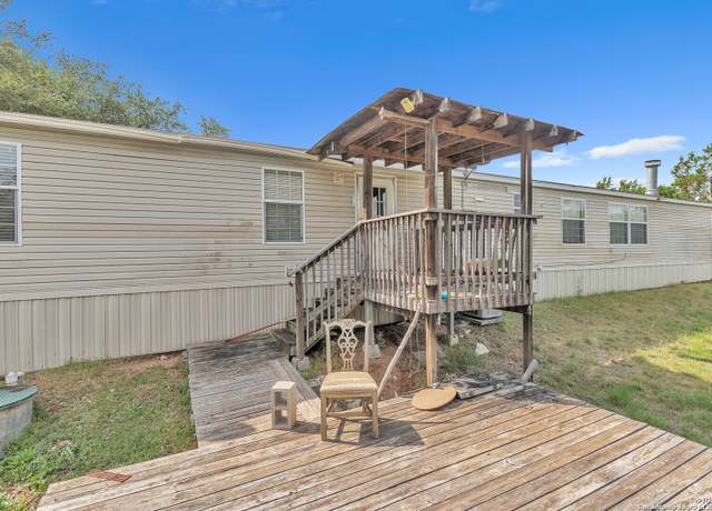 Property at 1400 15th St, Horseshoe Bay, TX 78657, 4 beds, 2 baths