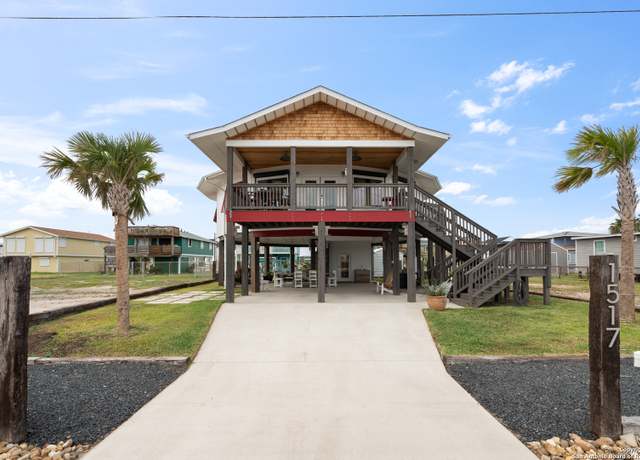 Property at 1517 S Magnolia St, Rockport, TX 78382, 3 beds, 2 baths