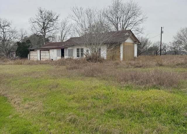 Property at 977 W Main St, York Town, TX 78164, 3 beds, 1 bath