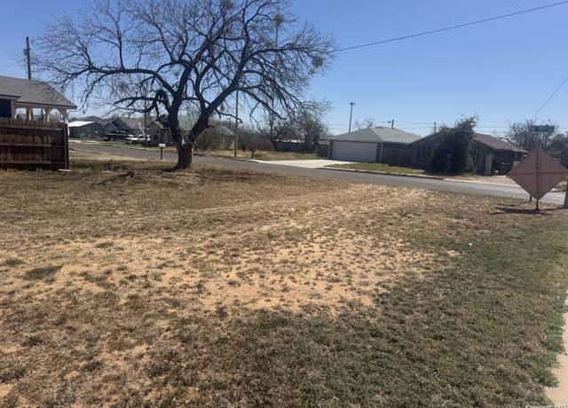 Property at 720 W 15th St, San Angelo, TX 76903