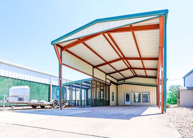 Property at 125 Cenizo, Brackettville, TX 78832, 1 bed, 1 bath