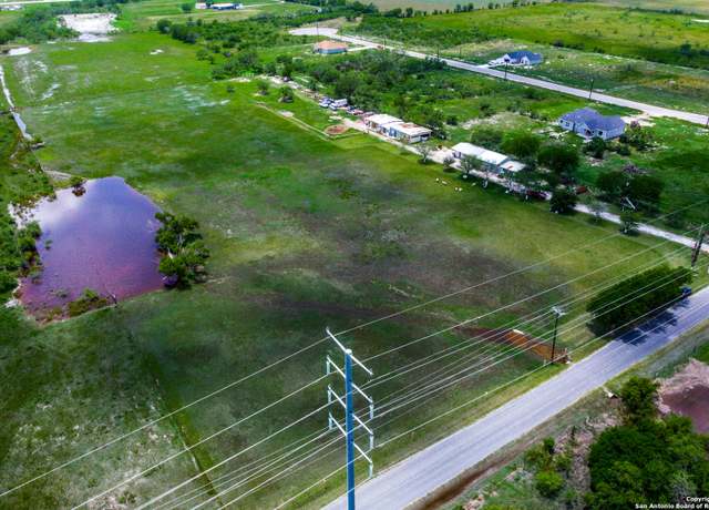 Property at 1140 County Road 6710, Natalia, TX 78059
