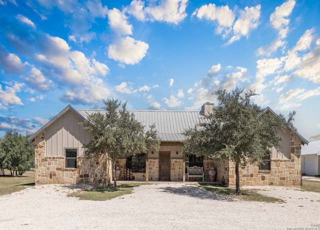 Property at 888 Tierra Linda Dr, Concan, TX 78881, 4 beds, 4.5 baths