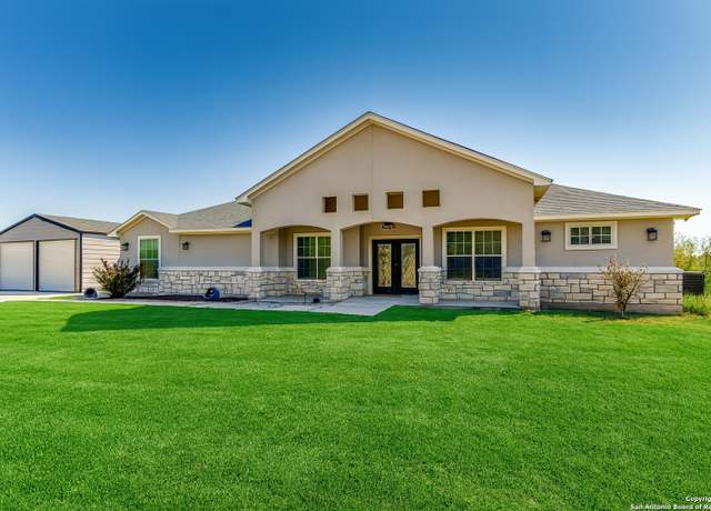 Property at 19146 Mcconnell Rd, Atascosa, TX 78002, 3 beds, 3 baths