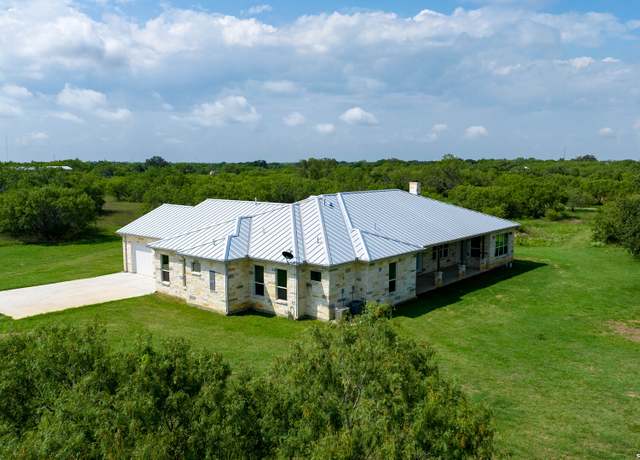 Property at 1385 Hwy 97 E, Floresville, TX 78114-3208, 4 beds, 3.5 baths