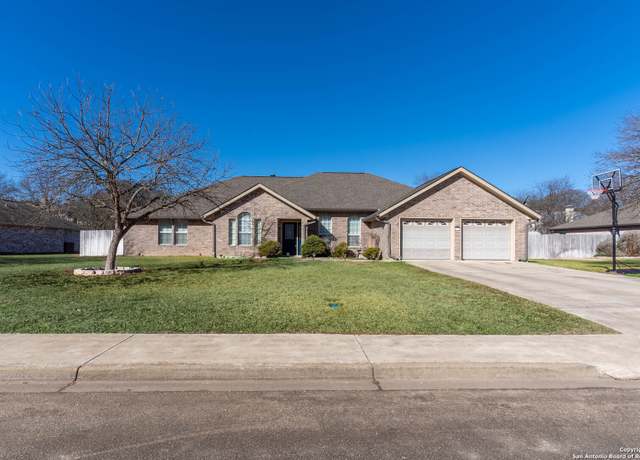 Property at 1030 Creek Run, Kerrville, TX 78028-3070, 4 beds, 2.5 baths