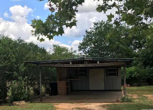 Property at 112 S Garcia St, Pearsall, TX 78061