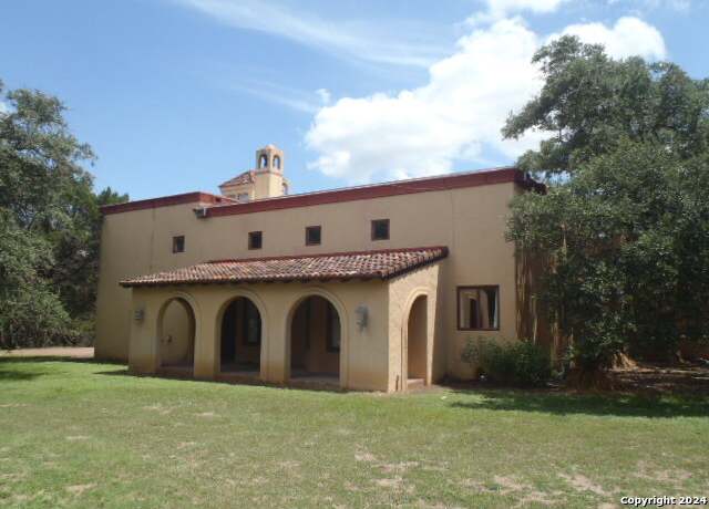 Property at 18 Horseshoe Trl, New Braunfels, TX 78132-3726, 4 beds, 5 baths