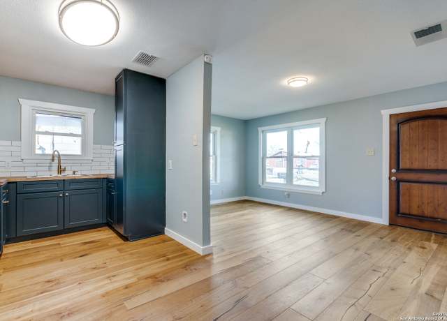 Property at 318 E Amber St, San Antonio, TX 78221-2422, 2 beds, 1 bath