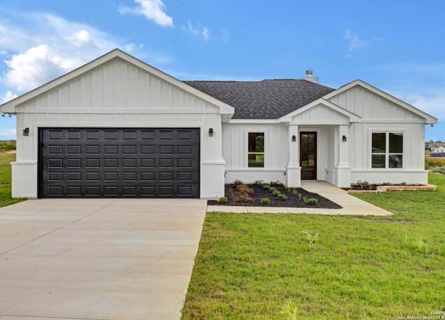 Property at 181 Pine Valley Dr, La Vernia, TX 78121, 4 beds, 2 baths