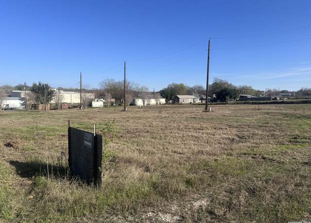 Property at 610 S 8th St, Stockdale, TX 78160