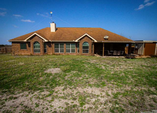 Property at 137 Lakeview Trce, Three Rivers, TX 78071, 3 beds, 2.5 baths