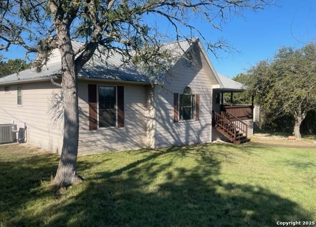 Property at 1049 Summit Rdg, New Braunfels, TX 78132, 2 beds, 2 baths