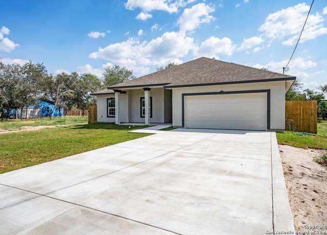 Property at 402 Oak Dr, Beeville, TX 78102, 4 beds, 2 baths