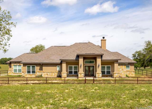 Property at 494 Flash Cir, Luling, TX 78648, 4 beds, 3.5 baths