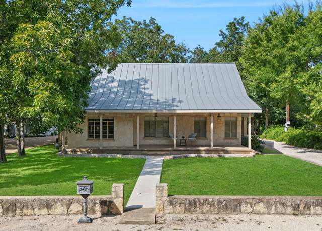 Property at 1403 San Jacinto, Castroville, TX 78009, 3 beds, 1 bath