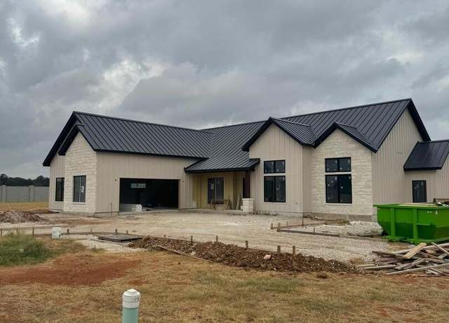 Property at 204 Frieden Pkwy, Fredericksburg, TX 78624, 4 beds, 3.5 baths