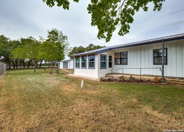 Property at 265 Star Ln, Pipe Creek, TX 78063, 2 beds, 1 bath