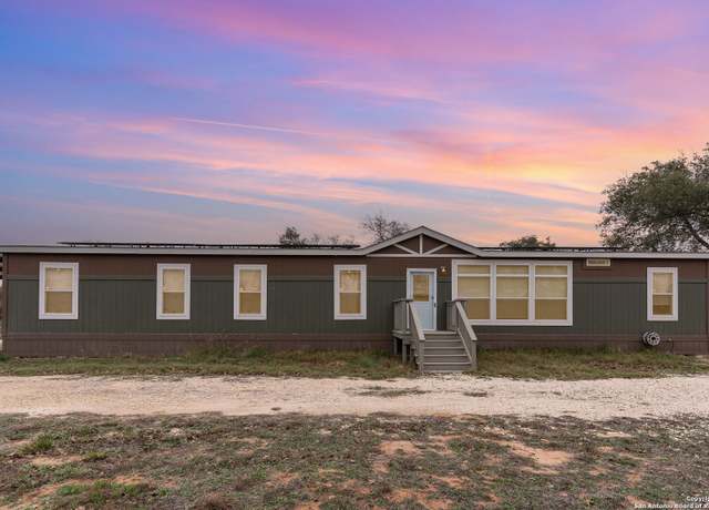 Property at 153 Pr 6724, Natalia, TX 78059, 4 beds, 2 baths