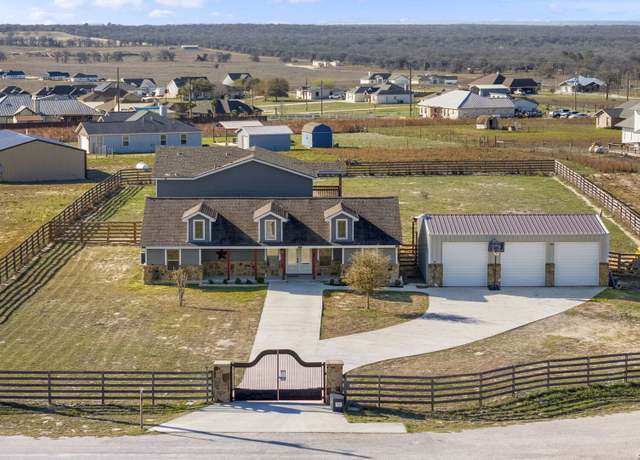 Property at 205 Country View Ln, La Vernia, TX 78121-5110, 6 beds, 4 baths