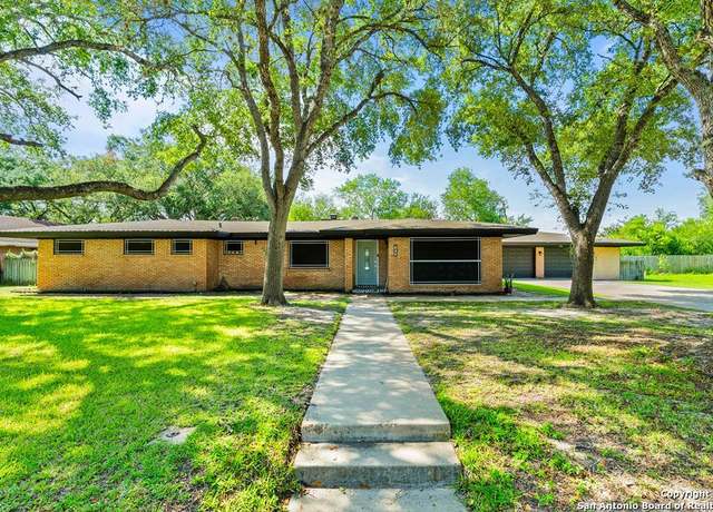 Property at 902 E Inez, Beeville, TX 78102, 3 beds, 2 baths