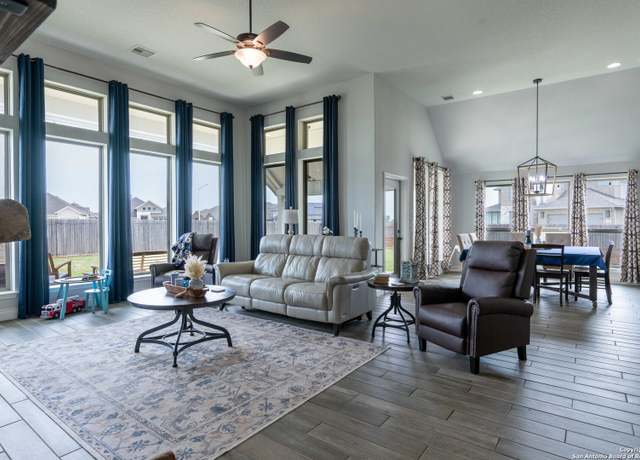 Property at 1900 Edgecreek, Seguin, TX 78155, 4 beds, 3.5 baths