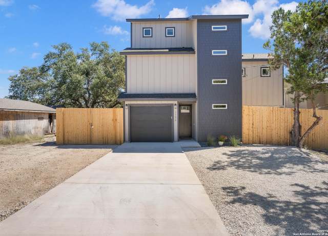 Property at 1156 Timberlane Dr, Canyon Lake, TX 78133, 3 beds, 2.5 baths