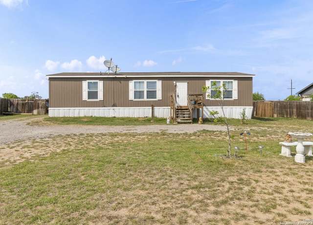 Property at 27 Maravillas, Pleasanton, TX 78064, 3 beds, 2 baths