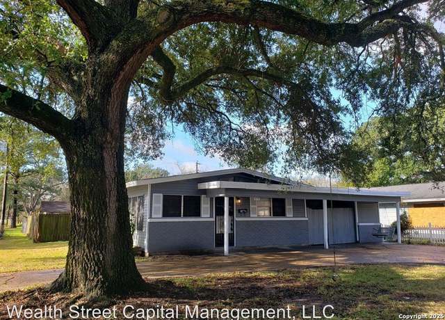 Property at 820 S 6th St, Nederland, TX 77627, 3 beds, 1 bath