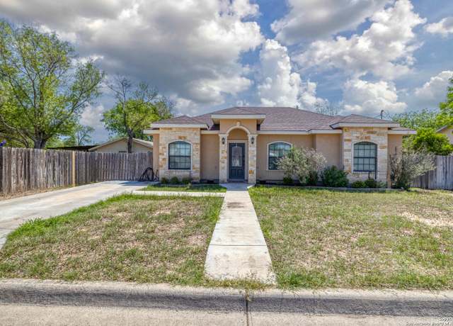 Property at 109 Vanham St, Uvalde, TX 78801, 3 beds, 2 baths